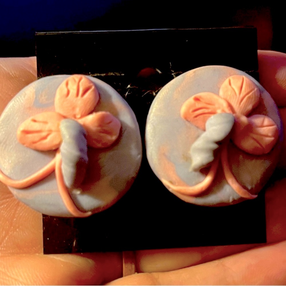 Rare Vintage 80s Pink 🩷 & blue 💙 Floral Earrings. Never worn!!